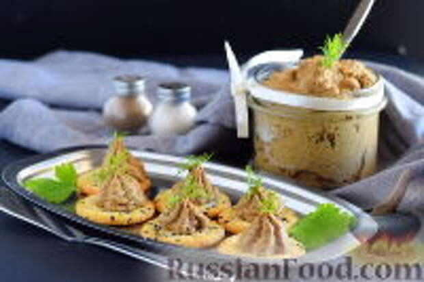 Фото к рецепту: Паштет из куриной печени и грибов