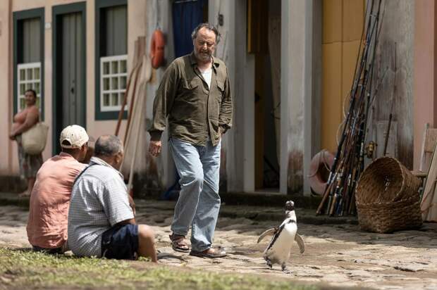 Жан Рено находит лучшего друга в трейлере фильма «Мой пингвин»