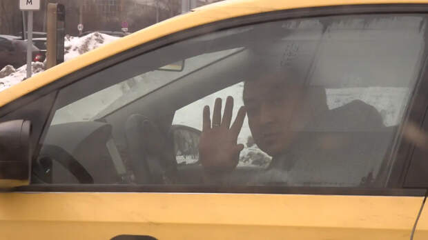 Вдова участника СВО указала таксисту Аргену на нарушение. В ответ - переход на "ты" и фраза: "Ты мне никто"