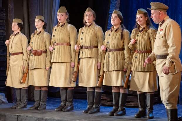 В Крымском ТЮЗе показывают спектакли ко Дню Победы