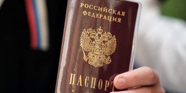 Школьники могут получить первый паспорт в торжественной обстановке. Фото: mos.ru