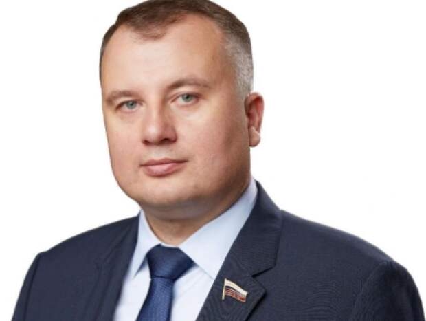 Бывший депутат Госдумы Виктор Дзюба продолжает называть себя народным избранником в соцсетях