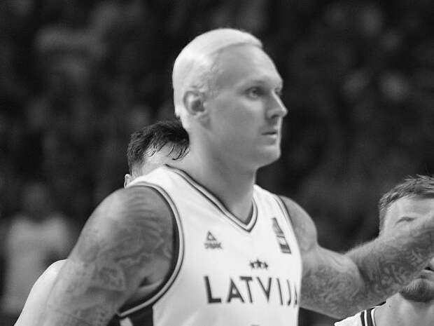 “Разрушила его”, – после кончины бывшего мужа Анна Седокова подверглась травле в Сети