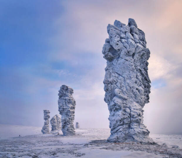 Это столбы выветривания на плато Маньпупунёр в Печоро-Илычском заповеднике в республике Коми.