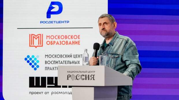 Юные журналисты в НЦ «Россия» узнали у Александра Сладкова секреты профессии военкора