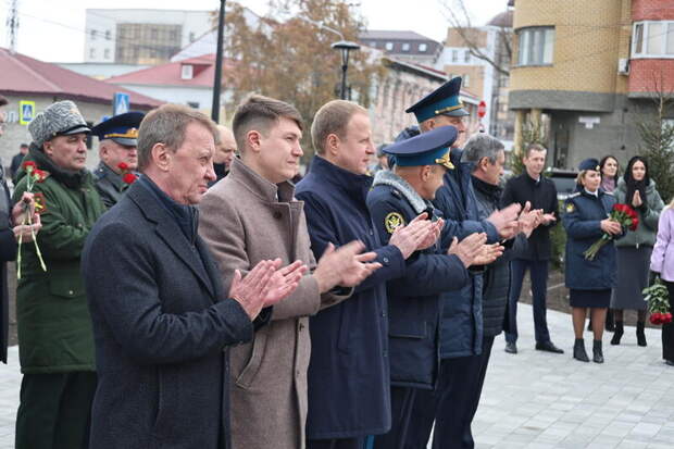 Памятник судебным приставам в Барнауле / Фото: Екатерина Смолихина / amic.ru