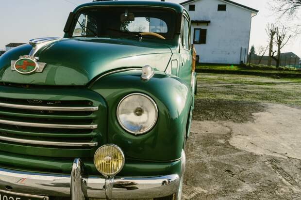 Симпатичный 70-летний шестиколесный грузовичок Fiat 500 C Ollearo