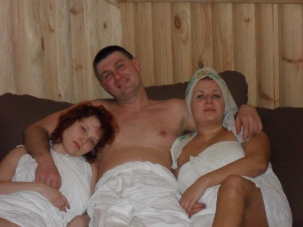 Личное муж с женой русские. Реальные семейные пары. Семья в бане. Русские семейные пары свингеры.