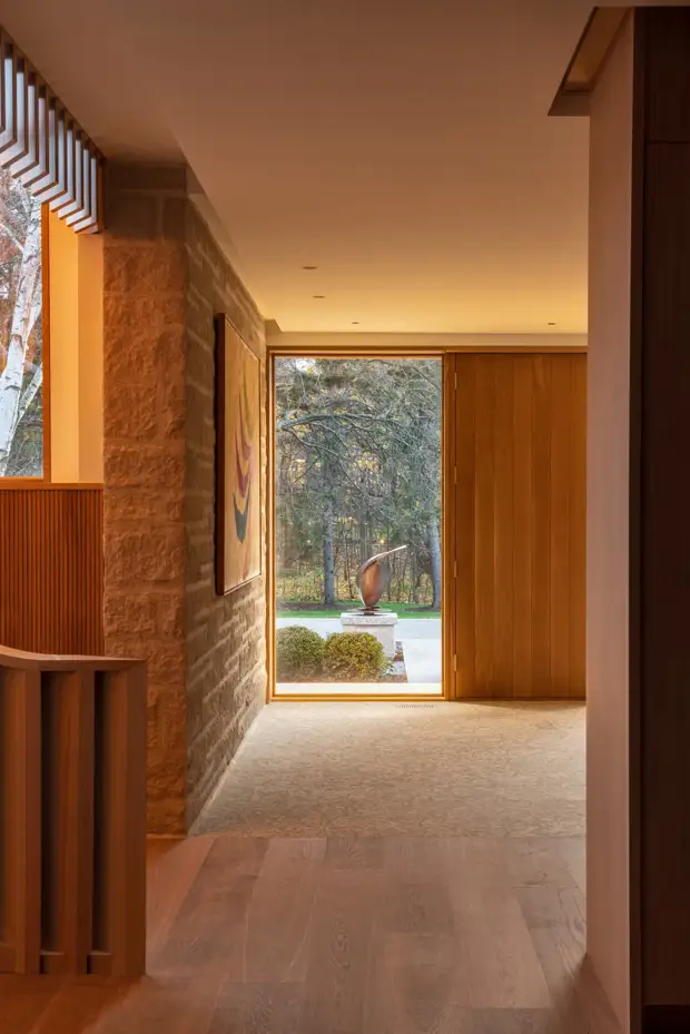 Семейный дом с многоуровневыми пространствами в Канаде