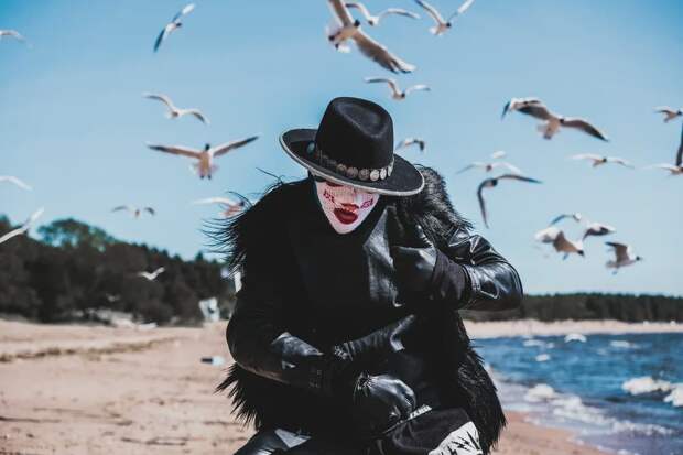 Вечеринка Fake White Night в «Севкабель Порту»