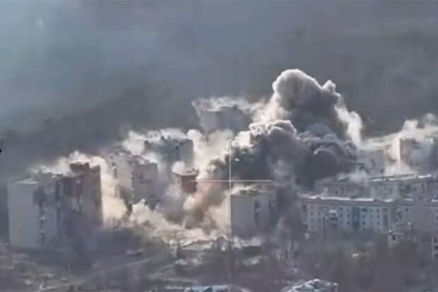 Су-34 уничтожил жилой комплекс с боевиками ВСУ, удар сняли на видео