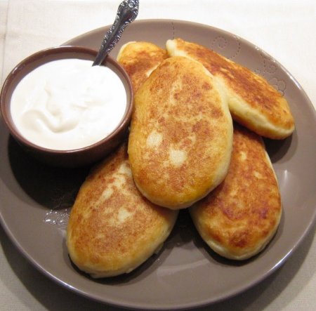 Картофельные зразы с грибами и капустой
