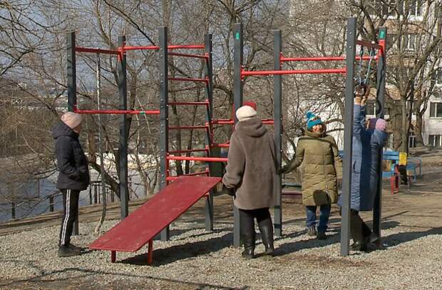 «Нас поддерживает вся Змеинка»: приморцы совместно с активистами ТОС преобразили двор