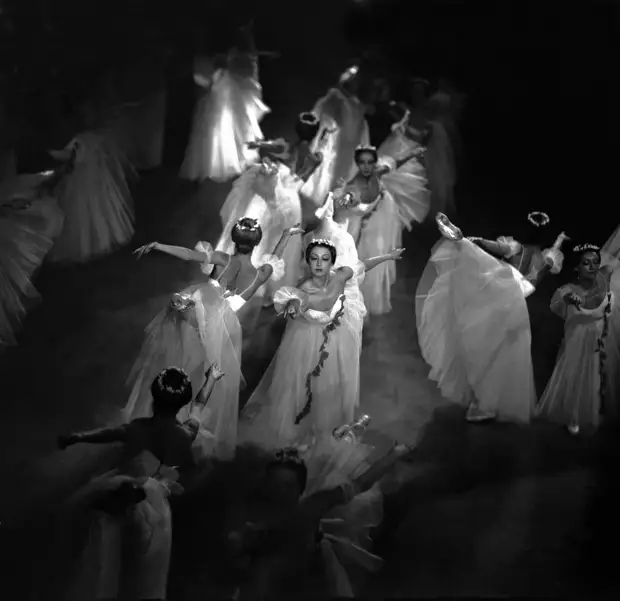 В Мариинском театре открывается выставка фотографий Валентина Перельмутера