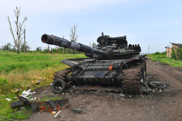 Mash: раненый российский солдат подбил под Авдеевкой украинский танк Т-64