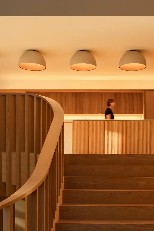 Семейный дом с многоуровневыми пространствами в Канаде