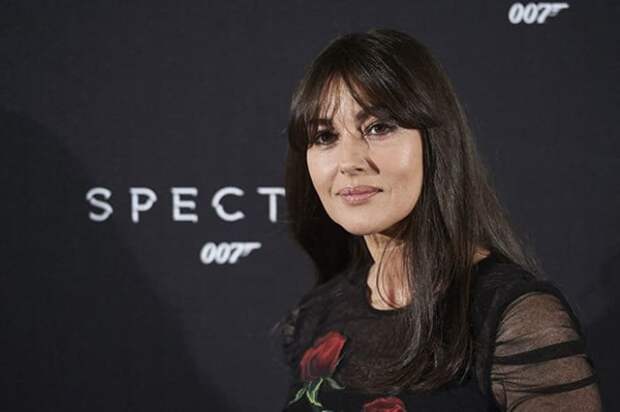 Моника Беллуччи на премьере фильма *007: Спектр* в 2015 г. | Фото: psychologies.ru