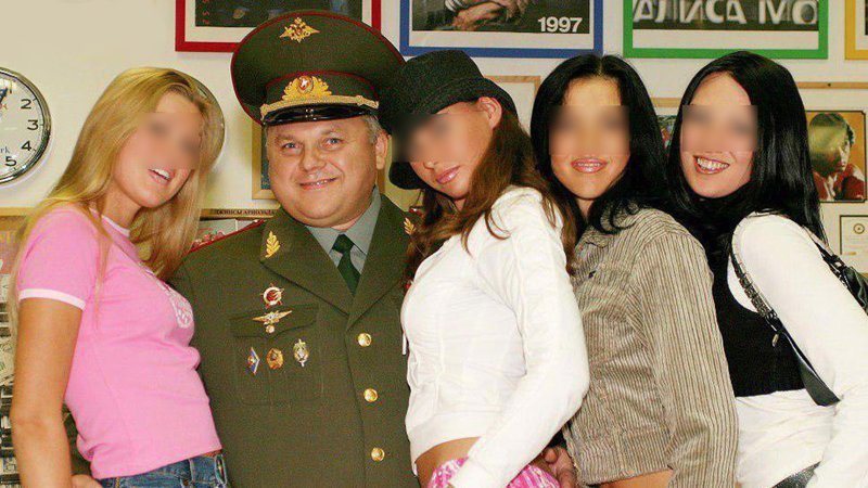 Генерал казачьих войск вызвал девушку на дом, и та оставила его без денег и паспорта ynews, генерал, девушки, интересное, интернет, казак, кража