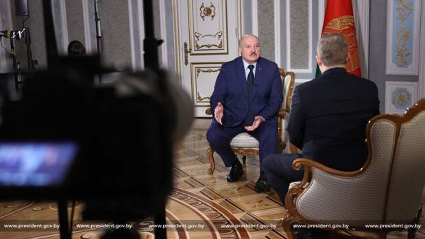 Александр Лукашенко во время интервью Associated Press