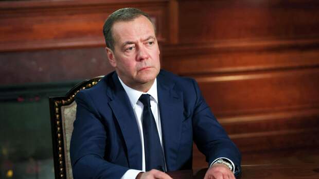 Медведев назвал сюром инициативу Зеленского по дронам для Ближнего Востока