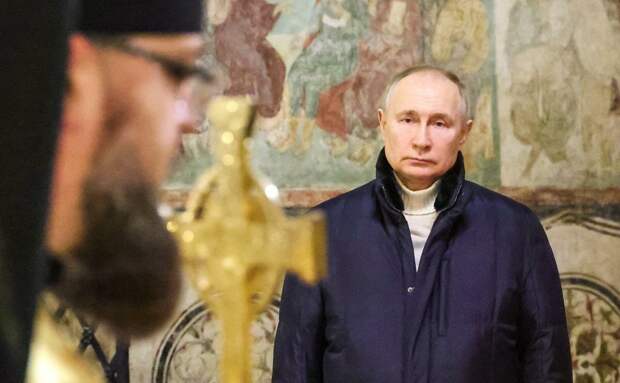 Наш президент встретил Рождество Христово в Благовещенском соборе Кремля.