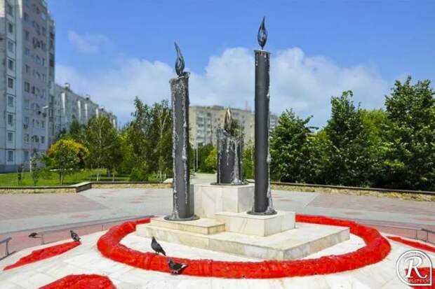 В Анапе открыт мемориал «Три свечи
