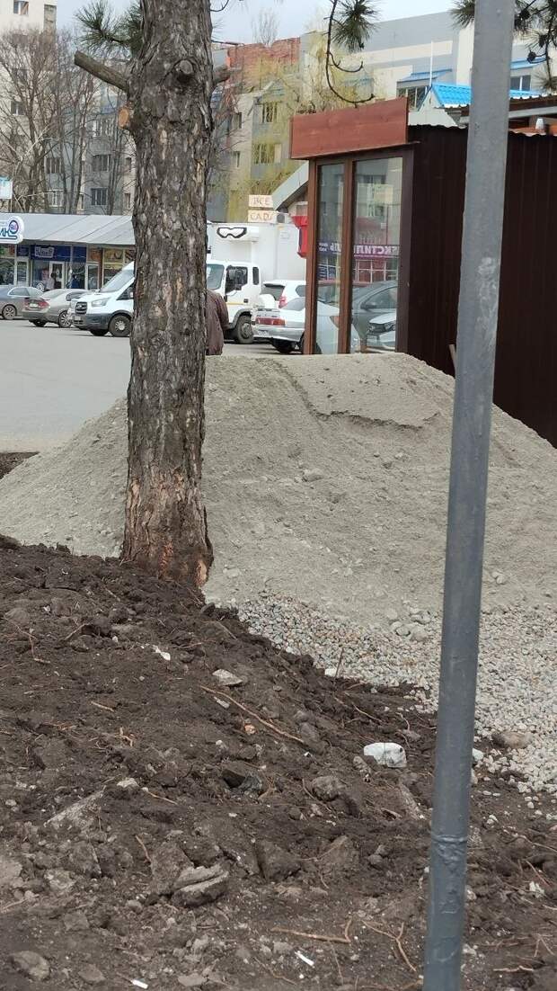 На территории привокзальной пл