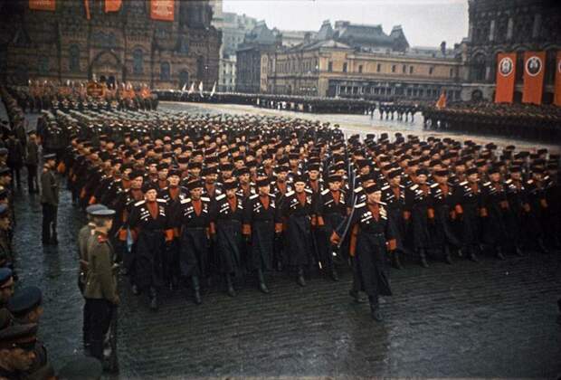Казаки участвовали в параде 1945 - го.