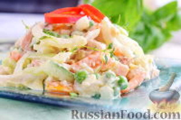 Фото к рецепту: Салат с кальмарами и ветчиной