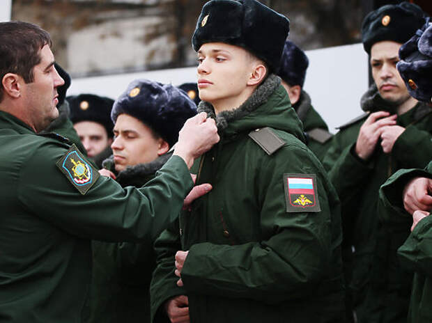 Чтобы пойти в армию, москвичи берут академки - МК