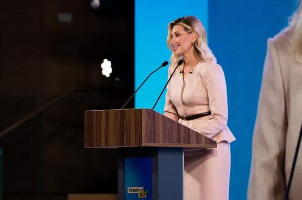 Супруга Зеленского заявила, что хотела бы получить официальный статус первой леди Украины и несколько помощников, как во Франции