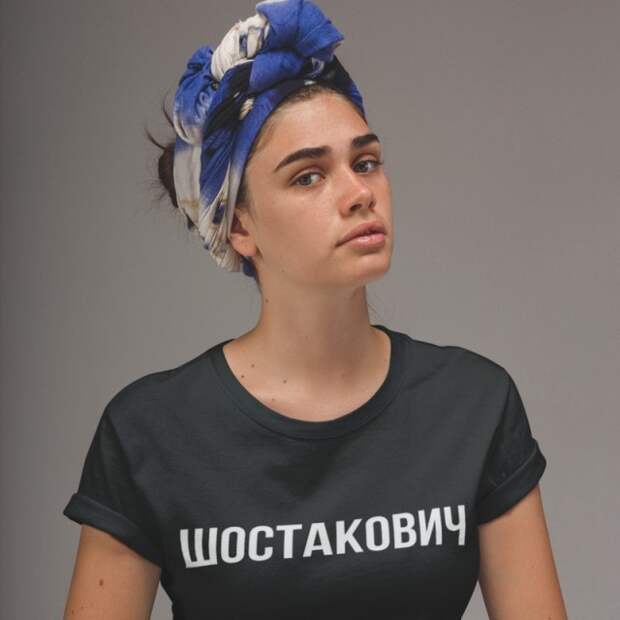 Тренд на одежду с надписями на кириллице