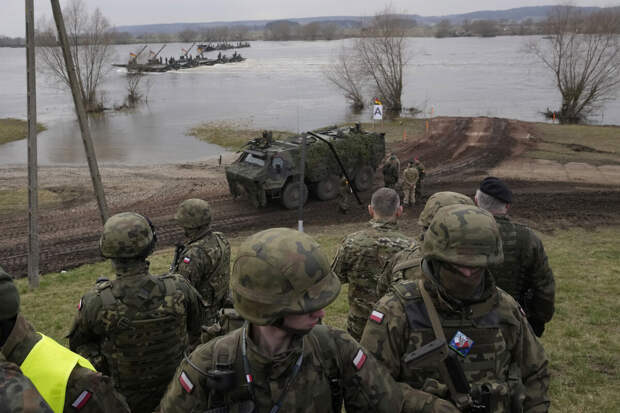 Минобороны Польши инициировало проект "Каникулы с армией"