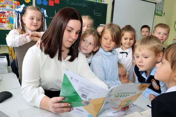 Год педагога и наставника: как в России поддерживают учителей