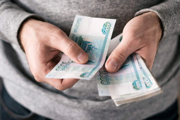 Более 15% опрошенных россиян сообщили, что сейчас почти везде просят наличные