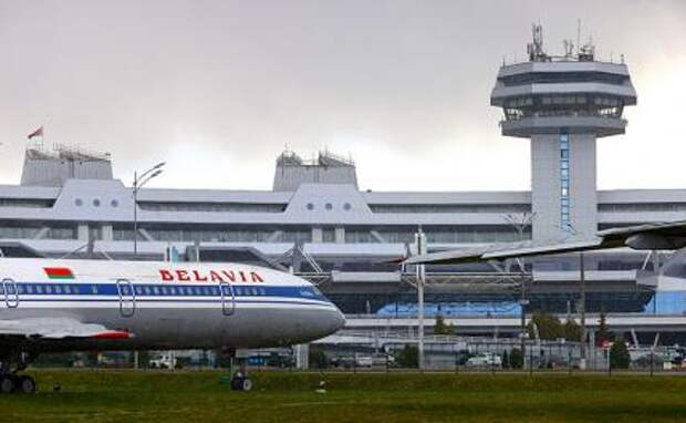 На фото: самолет авиакомпании "Белавиа" в Национальном аэропорту Минска