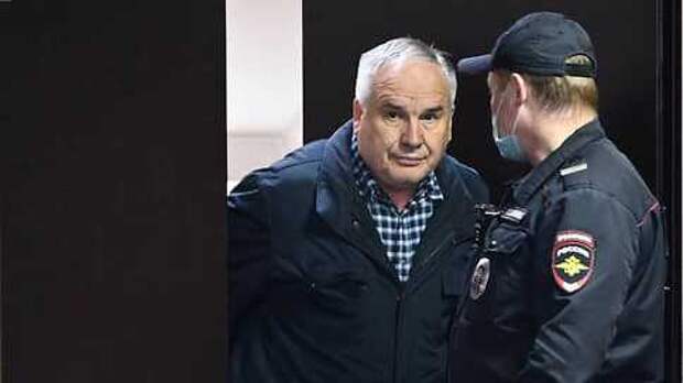 Нотариусу выписали арест за подкуп // Президент нотариальной палаты Подмосковья останется на время следствия дома