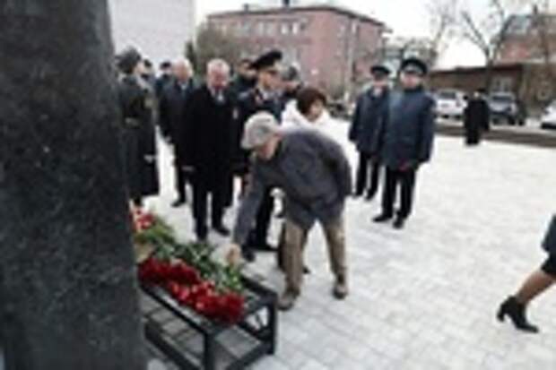 Памятник судебным приставам в Барнауле / Фото: Екатерина Смолихина / amic.ru