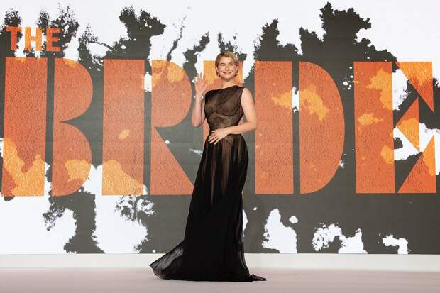 Звезда номинированного на «Оскар» фильма вышла в свет в прозрачном наряде