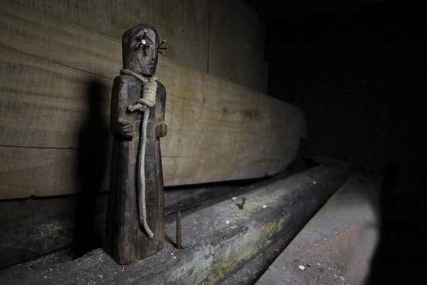 Колдовская статуя ведьмы находки, пещеры, страшные истории