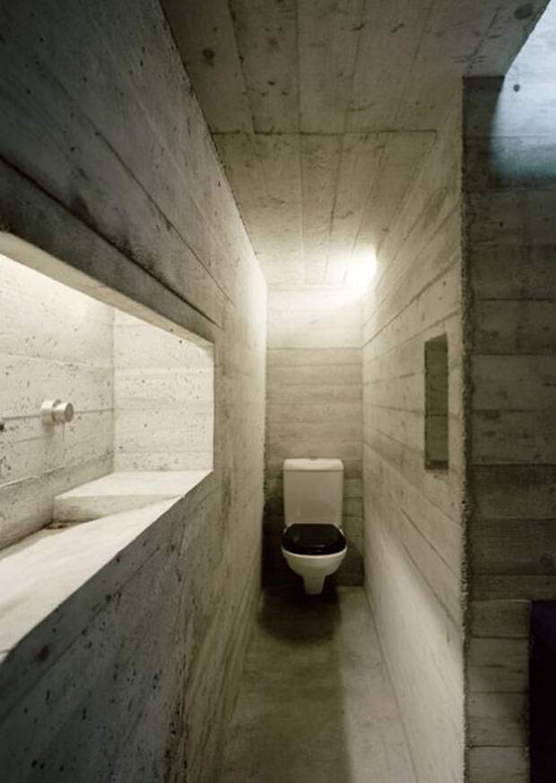В обновленной хижине имеется благоустроенный туалет (Casa d'Estate, Швейцария). | Фото: art-defi.livejournal.com.