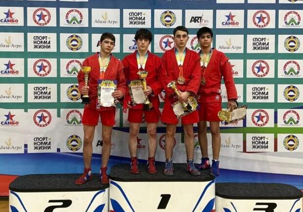 Спортсмены из Адыгеи привезли медали всех достоинств со Всероссийского турнира по самбо