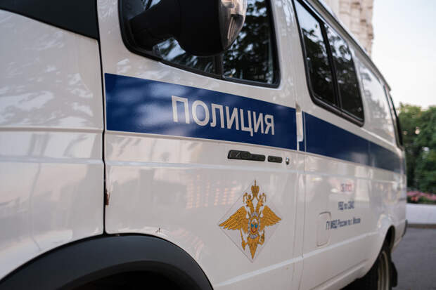 Россиянка приревновала сожителя к другой женщине и переехала его на машине