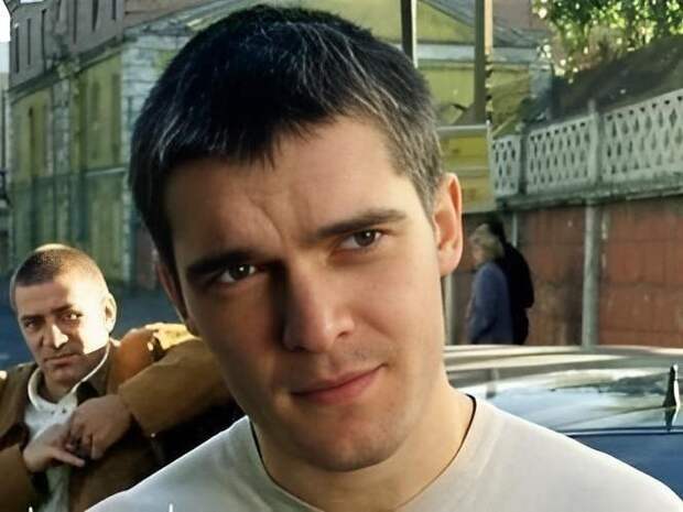 Актер Роман Агеев из брутального бандита перевоплотился в метросексуала