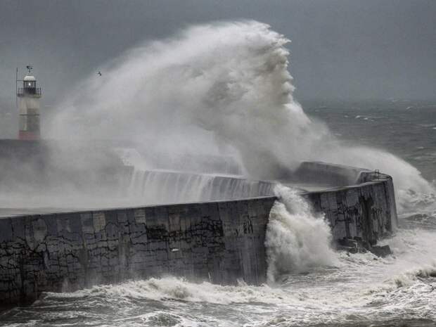 Фотограф запечатлел “Посейдона” у берегов Англии