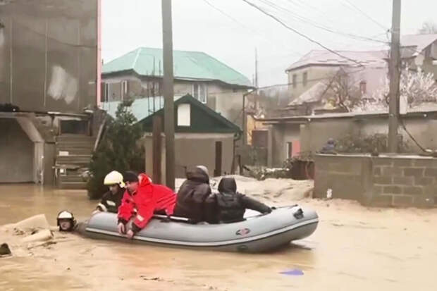 В Махачкале пострадавших от наводнения временно разместили в гостинице "Турист"