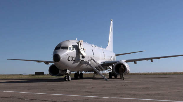 Американский патрульный Boeing пролетел над Черным морем и сделал разворот у Сочи