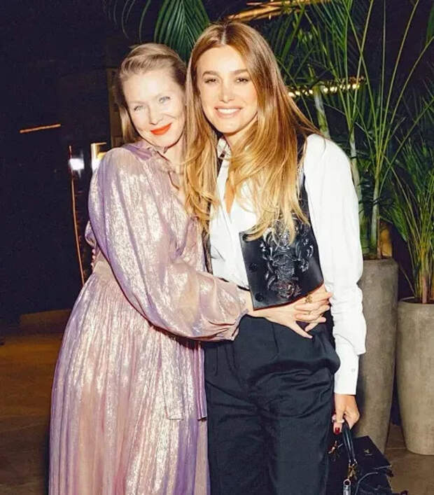 Вика Газинская и Элина Табидзе