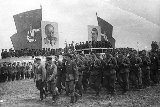 Парад победителей. Как партизаны отметили победу над фашизмом вов, день в истории, минск, парад, партизанское движение