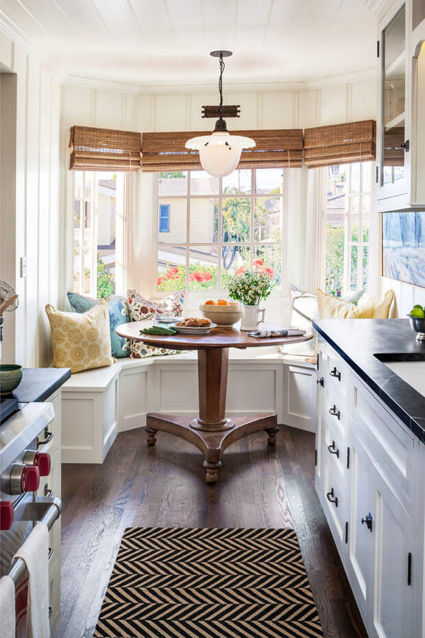 beach-style-dining-room